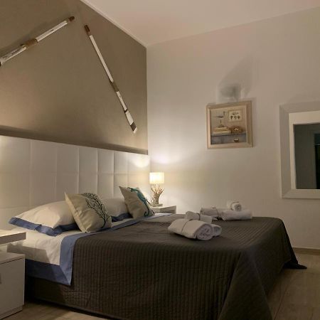 Aquarama Rooms & Apartments Torre Squillace Bagian luar foto