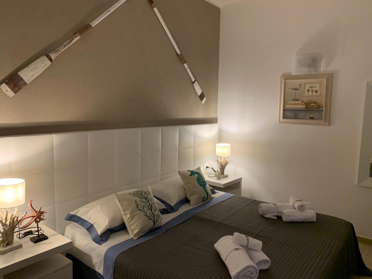 Aquarama Rooms & Apartments Torre Squillace Bagian luar foto