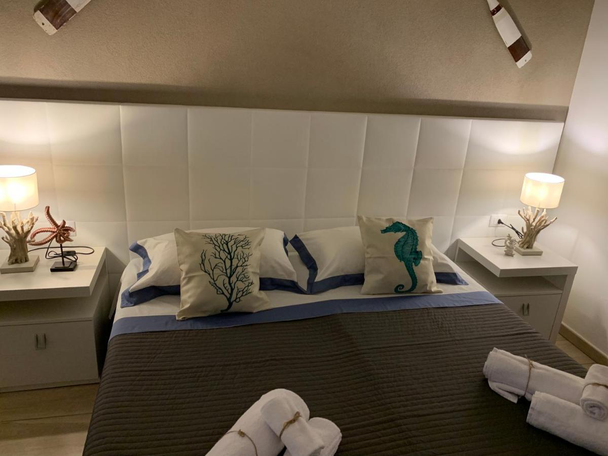 Aquarama Rooms & Apartments Torre Squillace Bagian luar foto