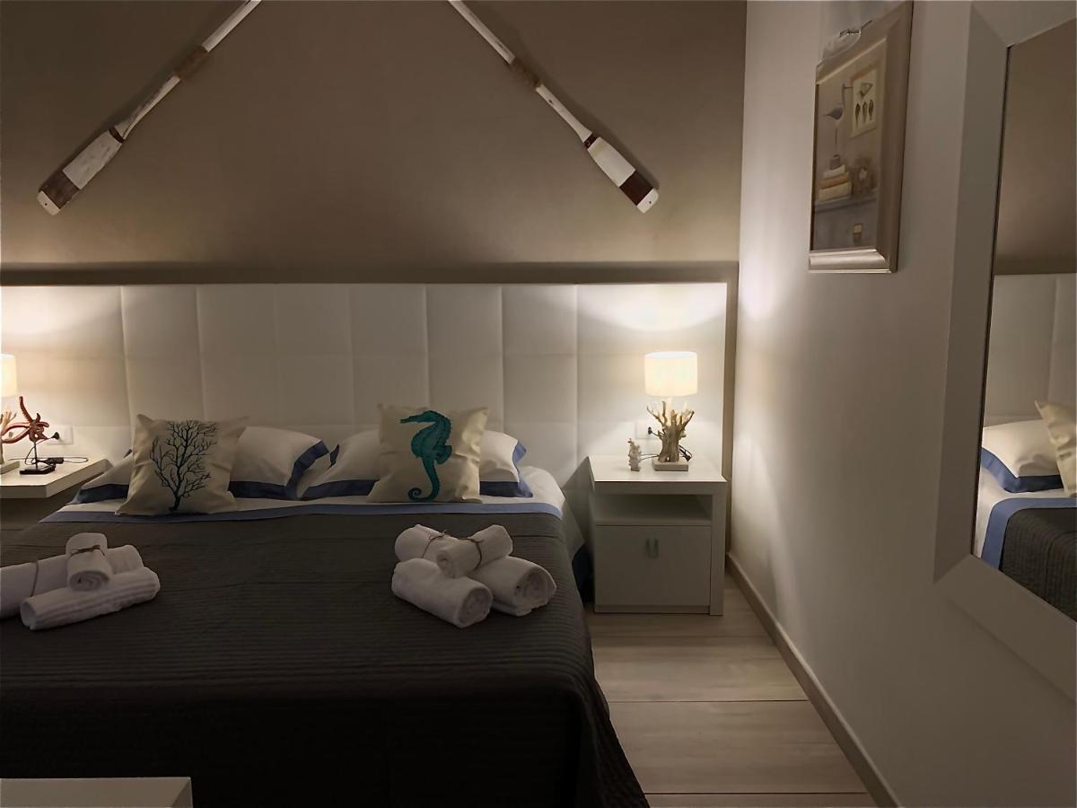 Aquarama Rooms & Apartments Torre Squillace Bagian luar foto