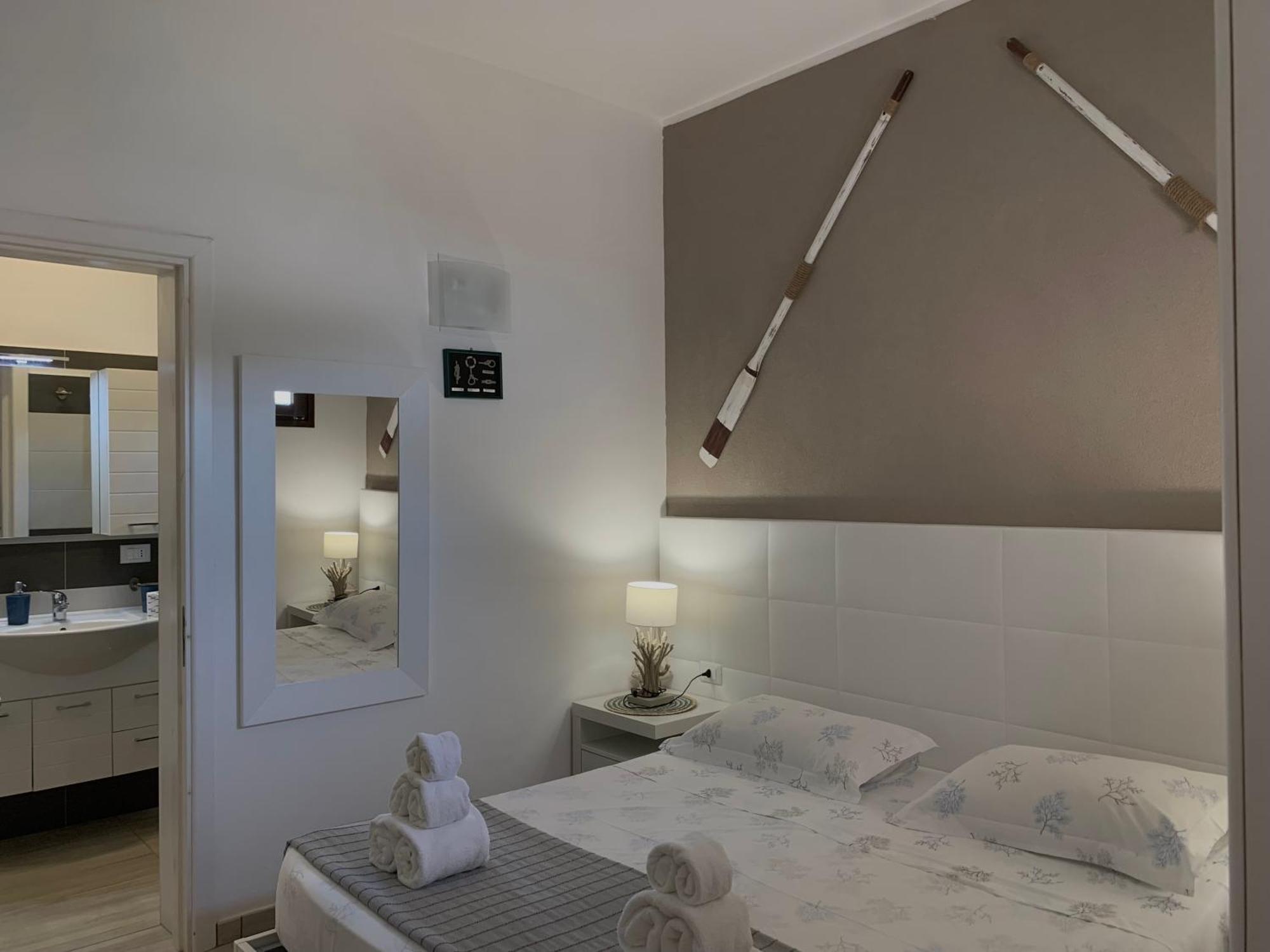 Aquarama Rooms & Apartments Torre Squillace Bagian luar foto
