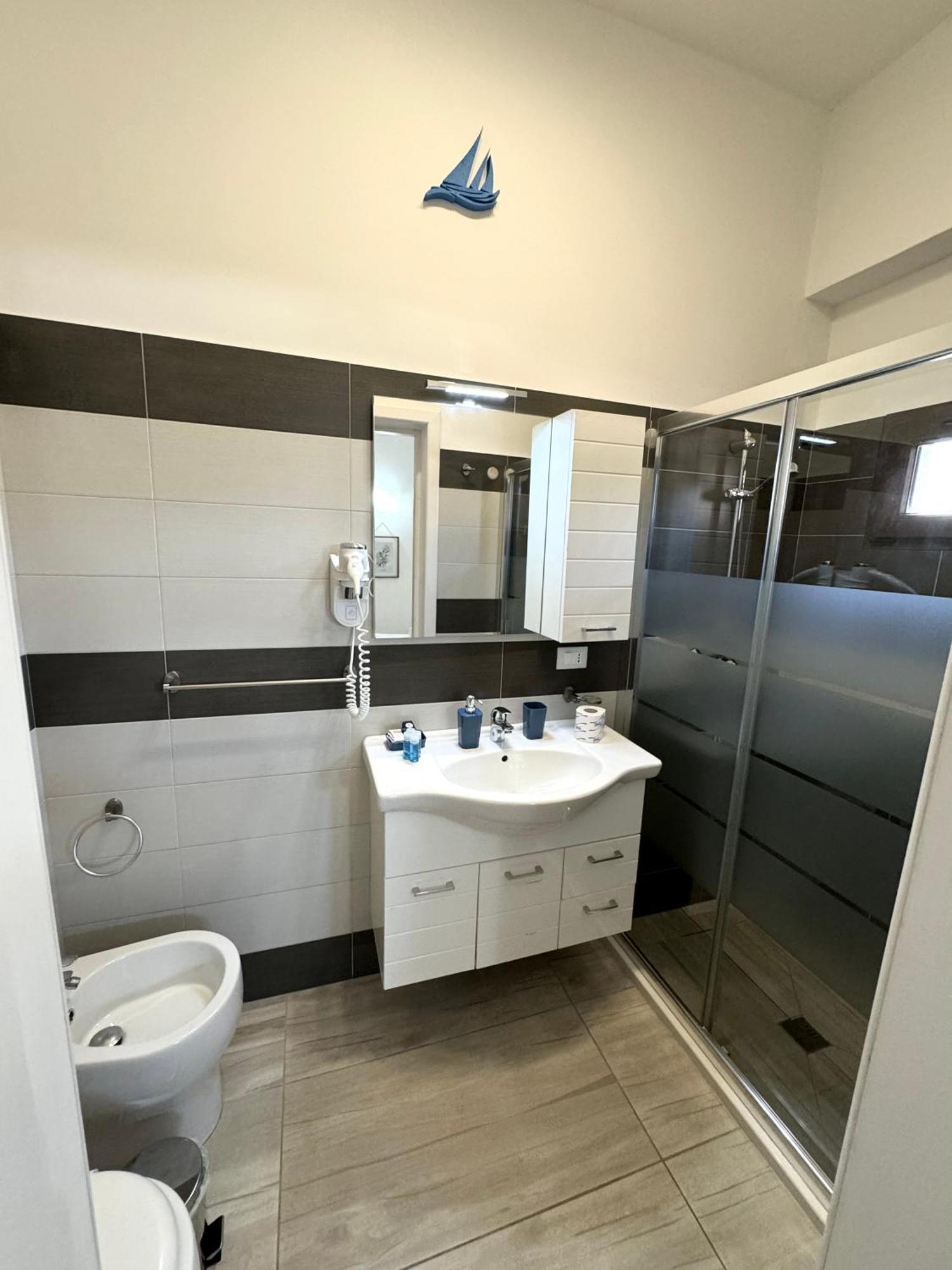 Aquarama Rooms & Apartments Torre Squillace Bagian luar foto