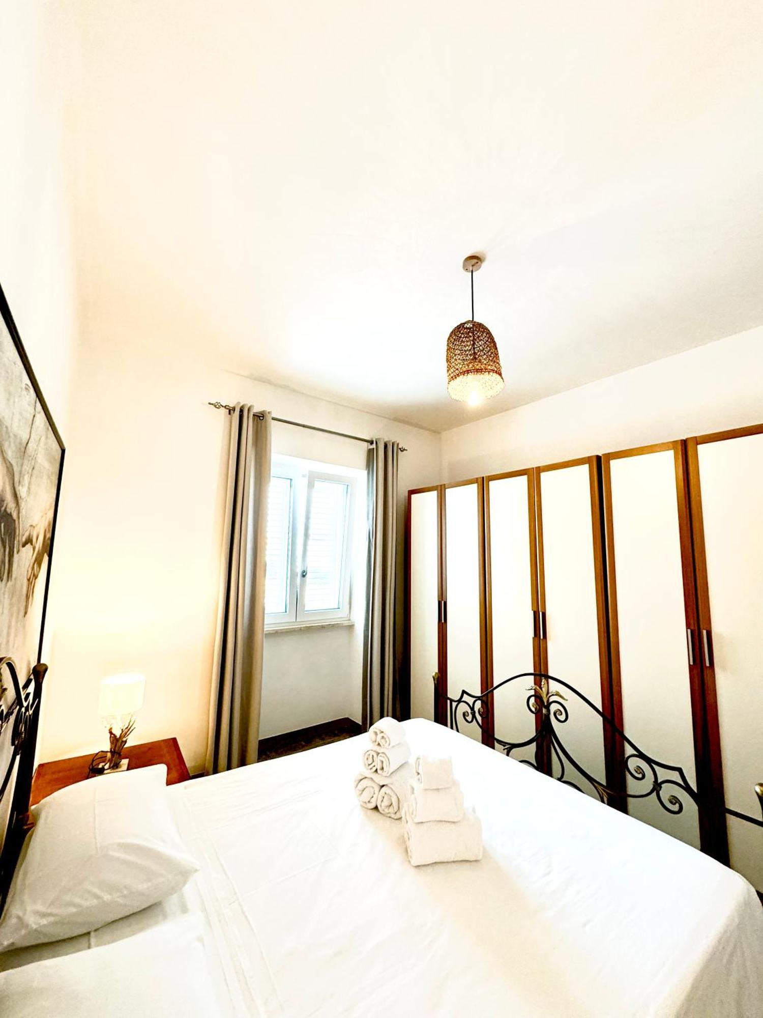 Aquarama Rooms & Apartments Torre Squillace Bagian luar foto