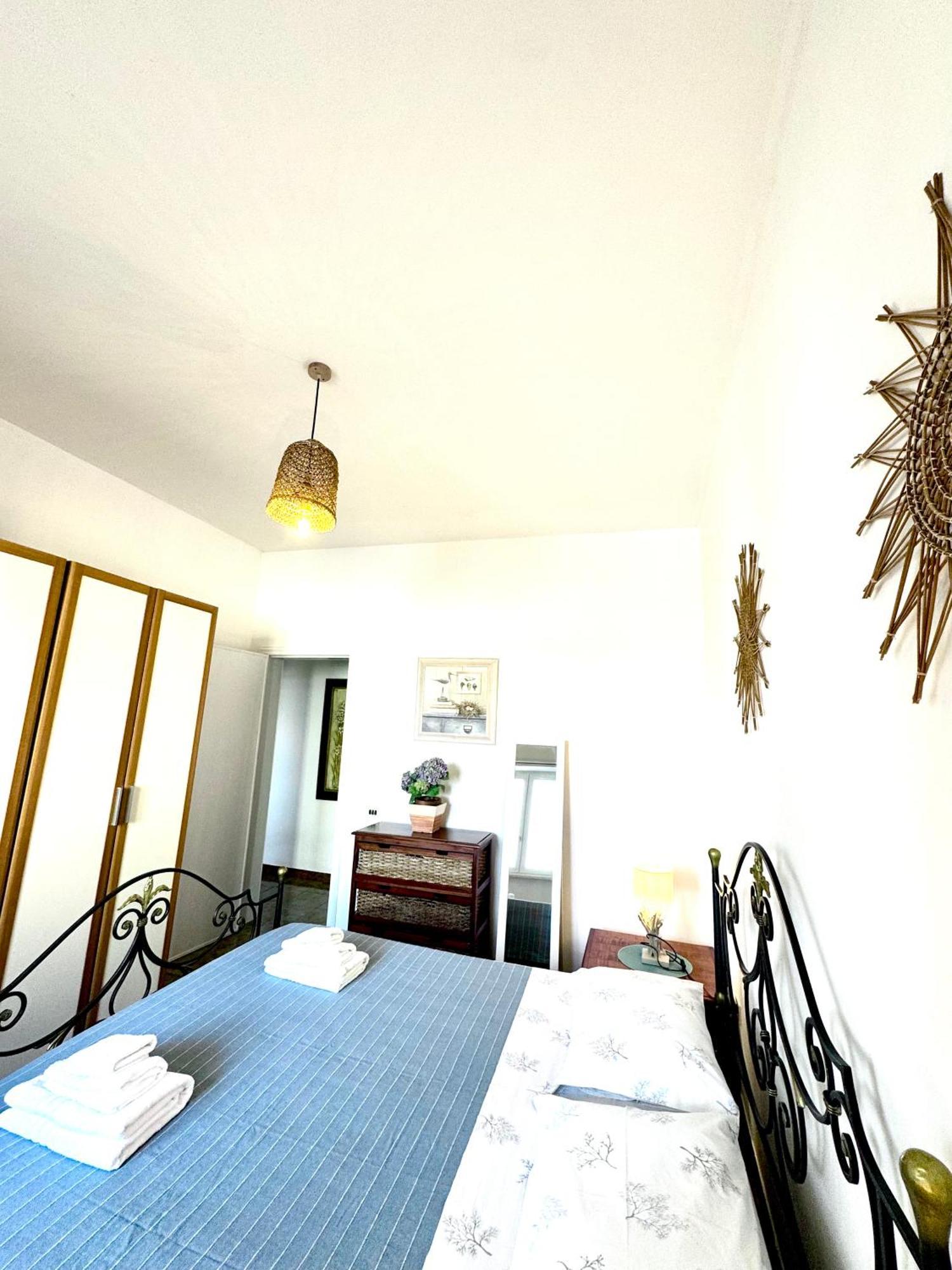 Aquarama Rooms & Apartments Torre Squillace Bagian luar foto